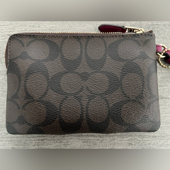 Corner Zip Wristlet In Signature Canvas - Picture 5 of 7